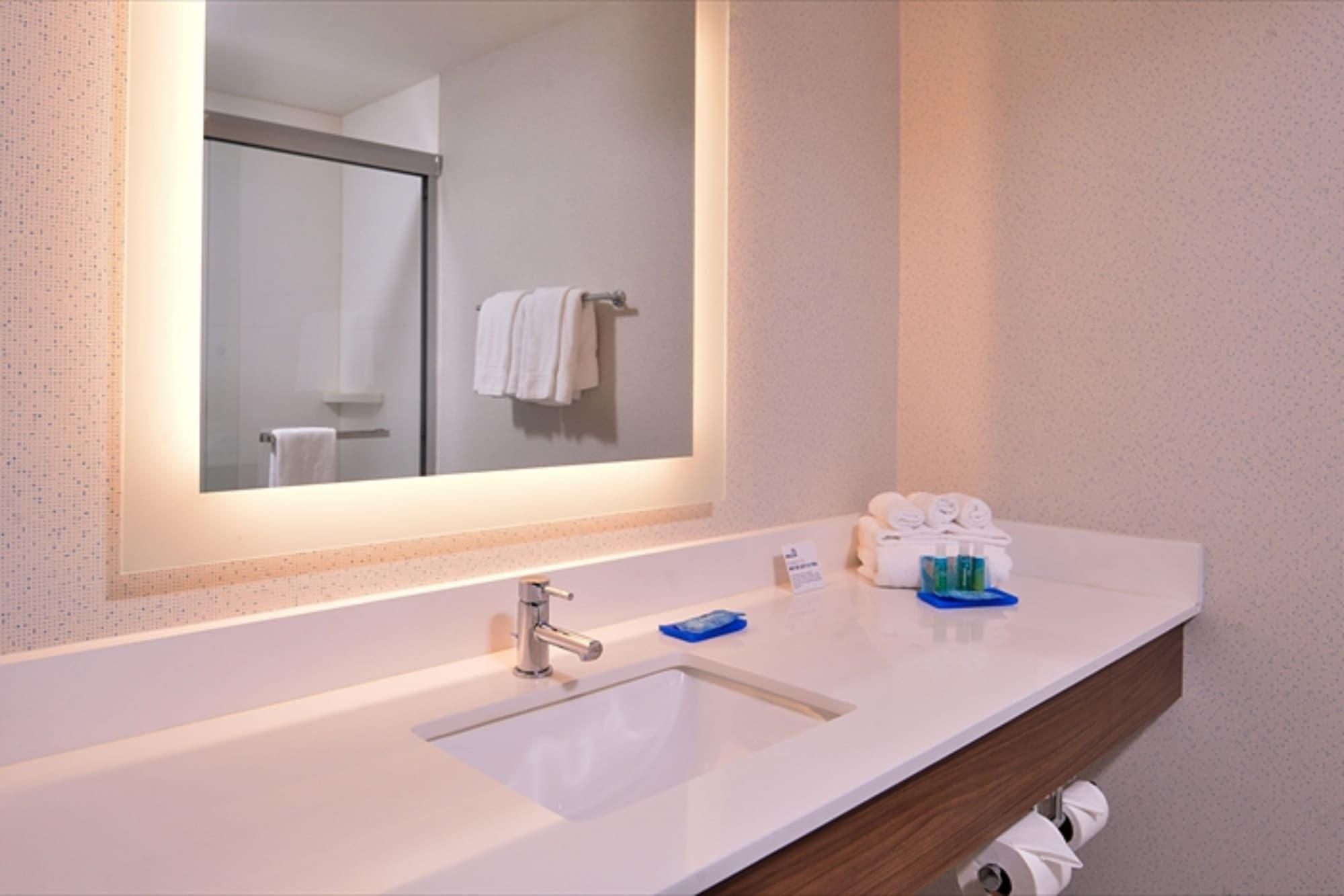 Holiday Inn Express And Suites Klamath Klamath Falls Ngoại thất bức ảnh